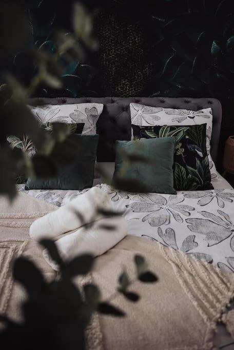 Cozy Dreams: Deluxe 2-Zimmer-Apartment -Kueche Нюрнберг Экстерьер фото
